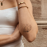 Tatuaje Libro con Estrellas y Luna