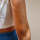 Tatuaje Abstracto Ventana con Naturaleza