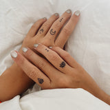 Tatuaje Símbolos Ornamentales Pequeños para Dedos