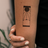 Tatuaje Abstracto Sol Ventana