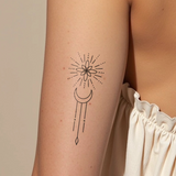 Tatuaje Ornamental geométrico de la luna