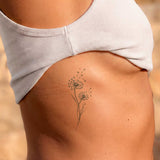 Tatuaje de diente de león delicado