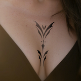 Tatuaje Abeto con Elementos Invernales