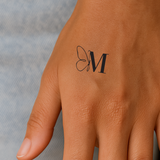 Tatuaje Mariposa con iniciales (A-Z)