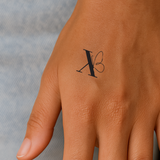 Tatuaje Mariposa con iniciales (A-Z)
