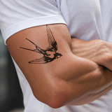 Tatuaje Golondrina Volando Tradicional