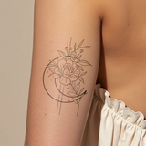 Tatuaje Luna grande con flores