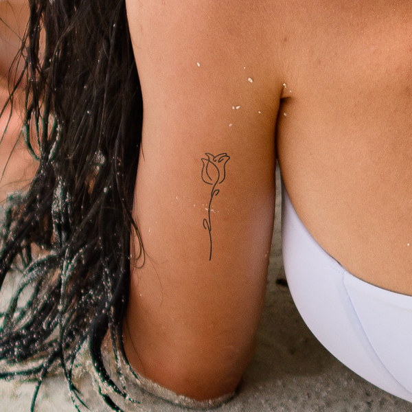 Tatuaje Rosa Línea