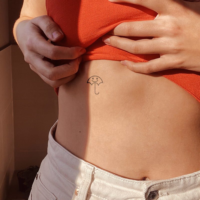 Tatuaje Paraguas con Smiley