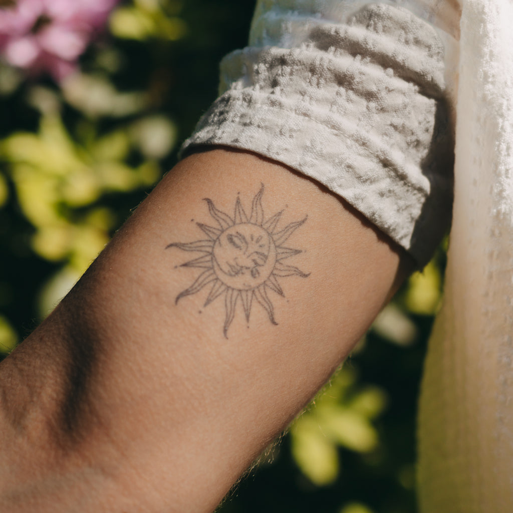 Abrazo Sol y Luna | Tatuaje temporal | Inkster