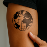 Tatuaje Bola del Mundo con Coordenadas