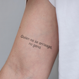 Tatuaje Frase "Quién no se arriesga, no gana."