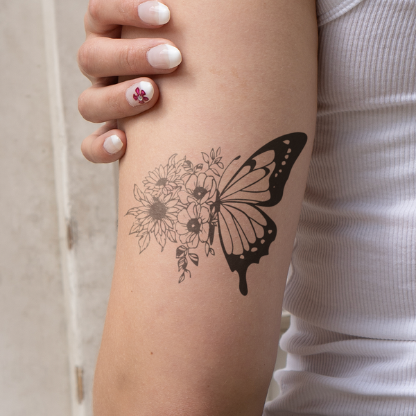 Tatuaje Mariposa con Flor