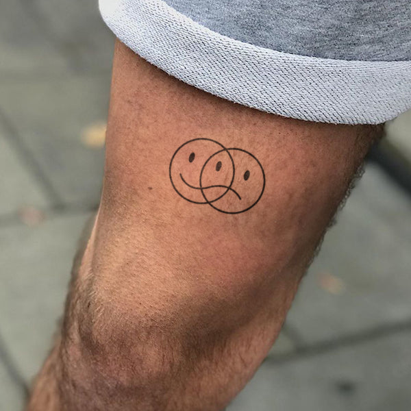 Tatuaje Smiley Feliz Triste Entrelazados