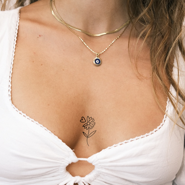 Tatuaje Flor con Corazón
