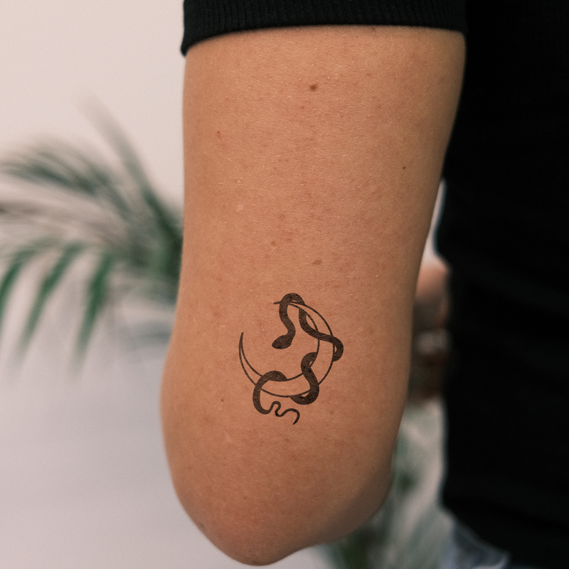  Tatuaje Serpiente Alrededor de Luna