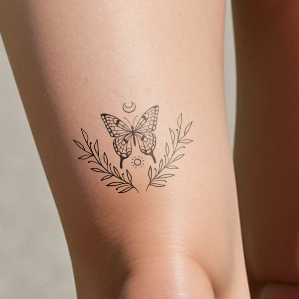 Schmetterling im Lorbeerkranz Tattoo