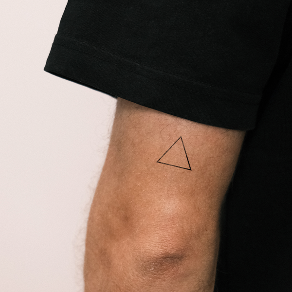 Tatuaje Triángulo Simple