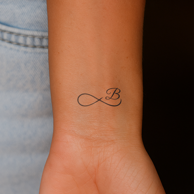 Tatuaje Infinito con iniciales (A-Z)