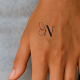 Tatuaje Mariposa con iniciales (A-Z)