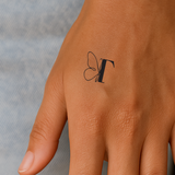 Tatuaje Mariposa con iniciales (A-Z)