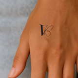 Tatuaje Mariposa con iniciales (A-Z)