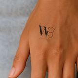 Tatuaje Mariposa con iniciales (A-Z)