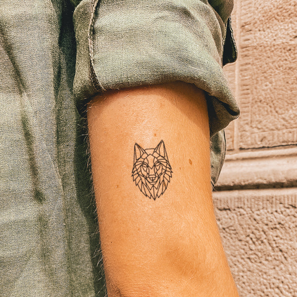 Tatuaje Cabeza de Lobo Geométrica
