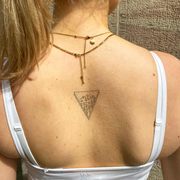 Tatuaje Montaña y Árboles Triángulo