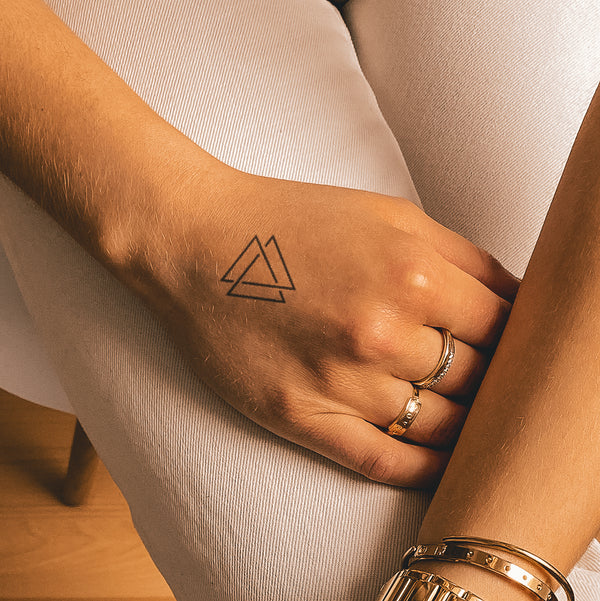 Tatuaje Triángulos Entrelazados