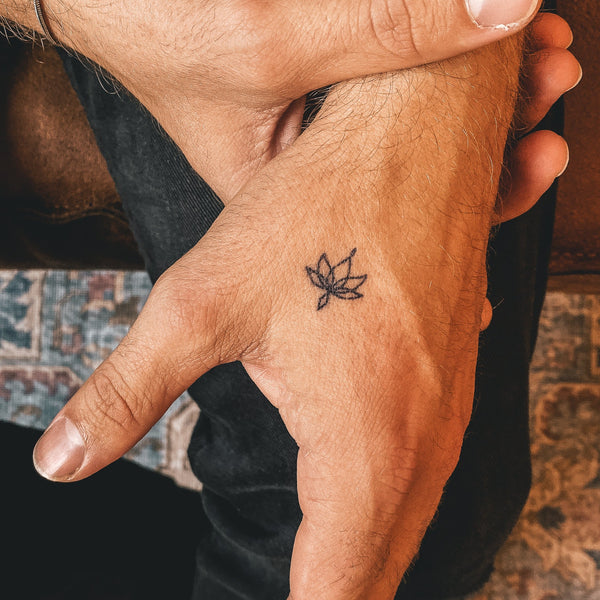 Tatuaje Flor de Loto Simple